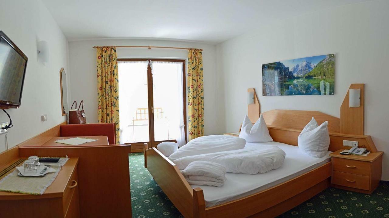 Hotel Trenker Braies  Exterior foto