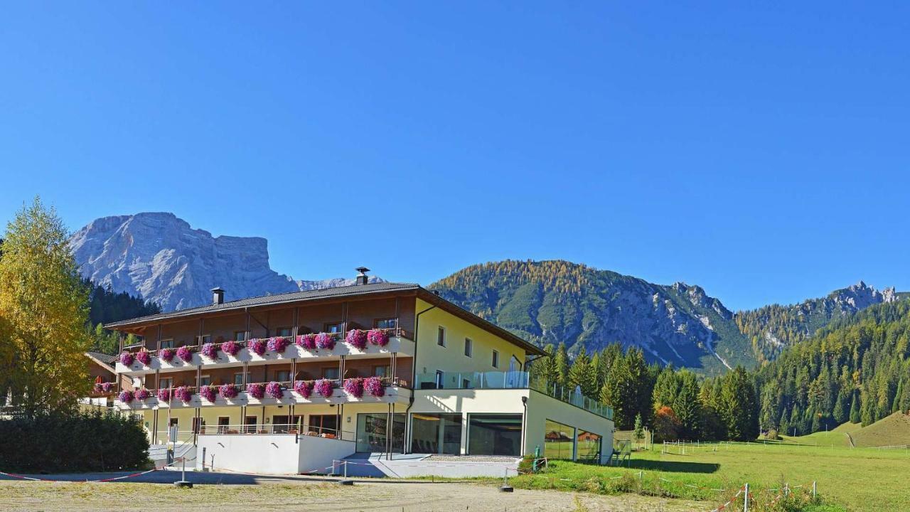 Hotel Trenker Braies  Exterior foto