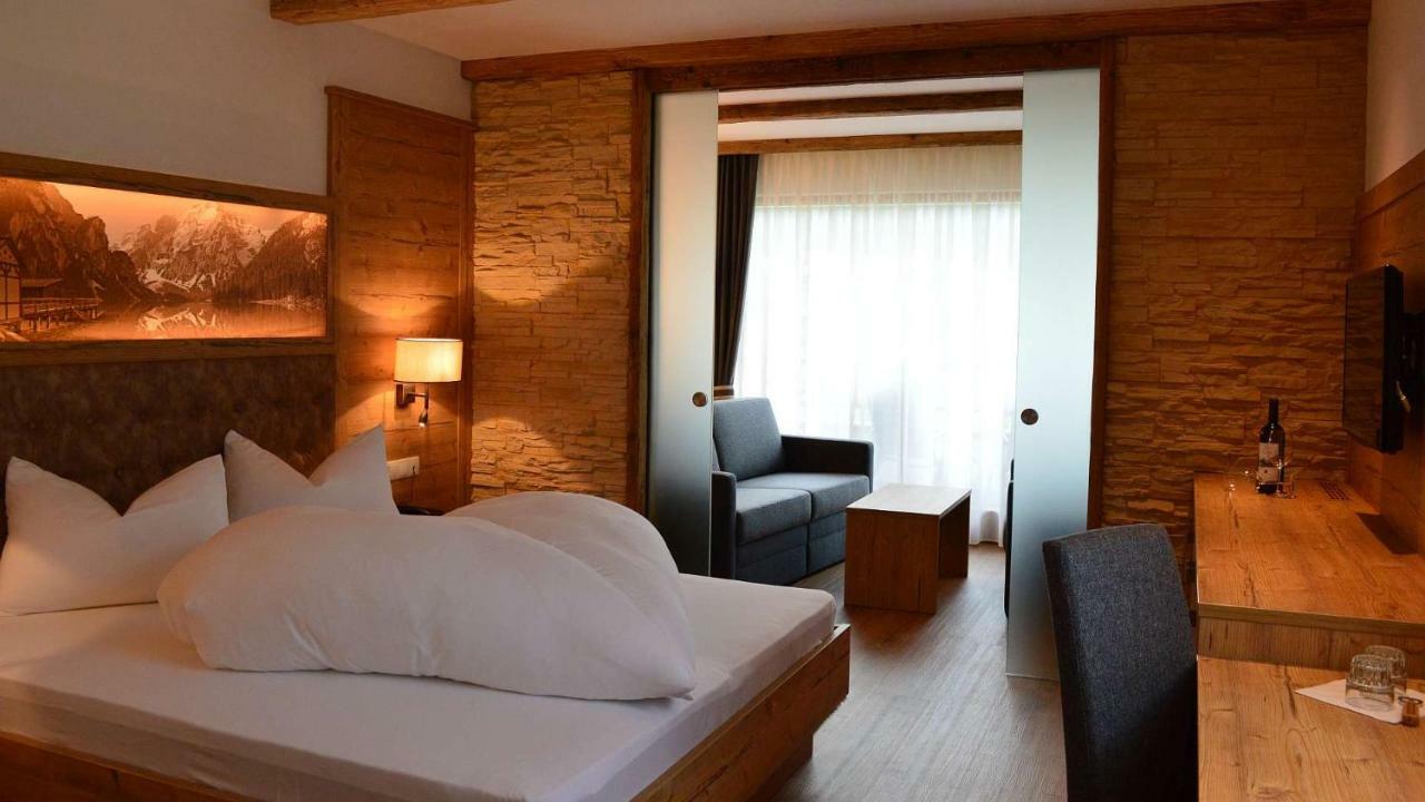 Hotel Trenker Braies  Exterior foto