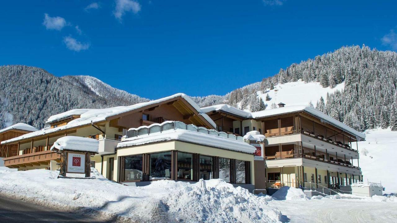 Hotel Trenker Braies  Exterior foto
